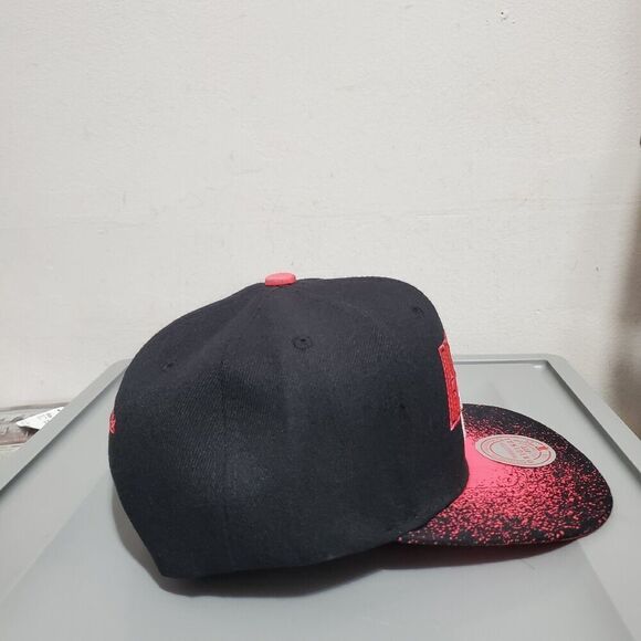 Mitchell & Ness Miami Heat snapback adjustable hat cap Black Spray Paint NWT - Picture 3 of 9